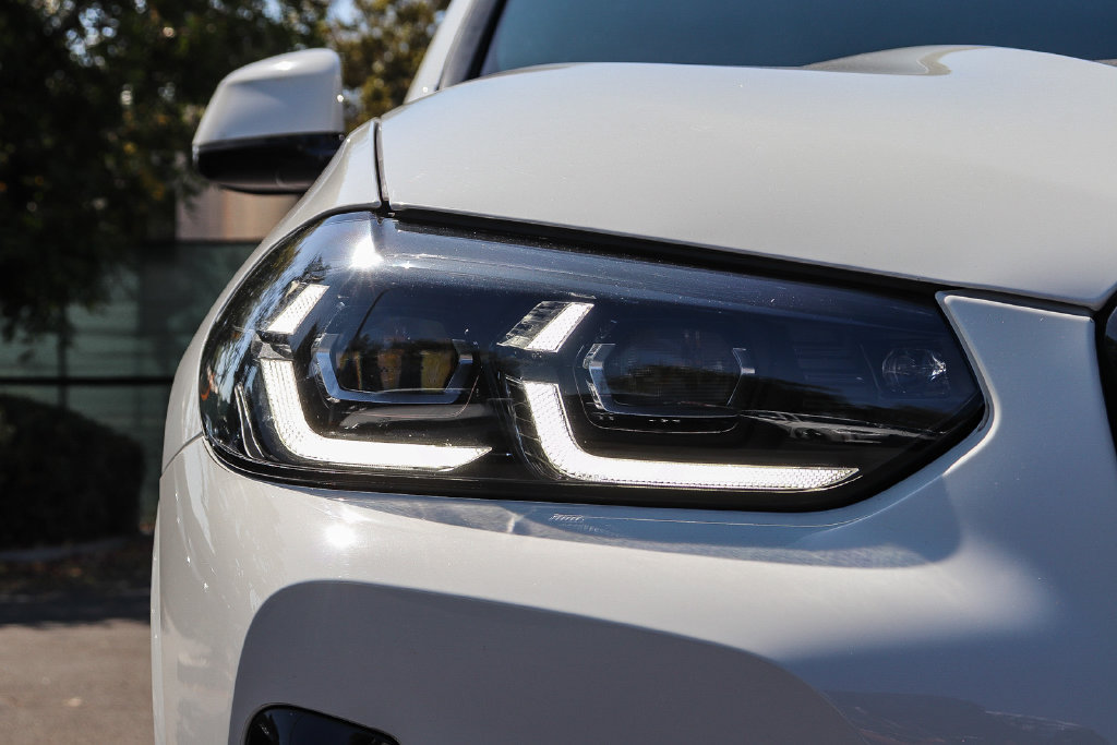 Certified 2024 BMW X4 xDrive30i w/ M Sport Package AWD/4WD image 10