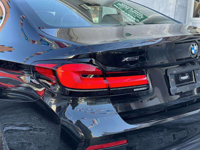 Used 2023 BMW 530i xDrive w/ Premium Package image 9