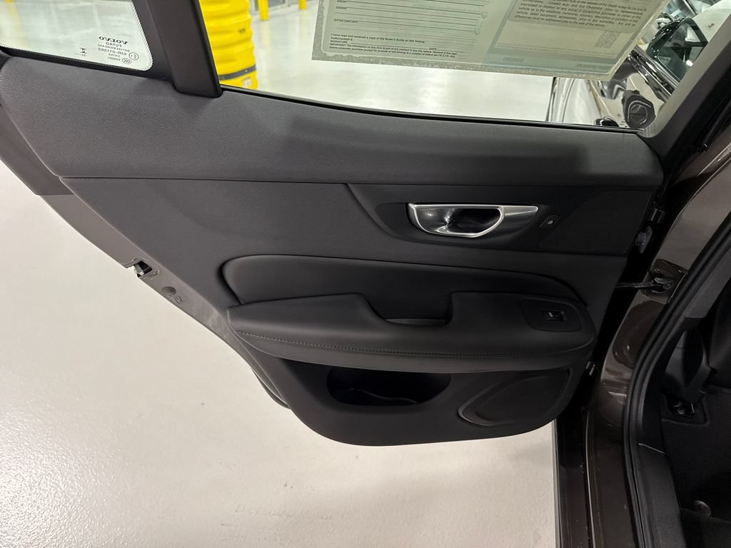 Certified 2025 Volvo S60 T8 Plus AWD/4WD image 21