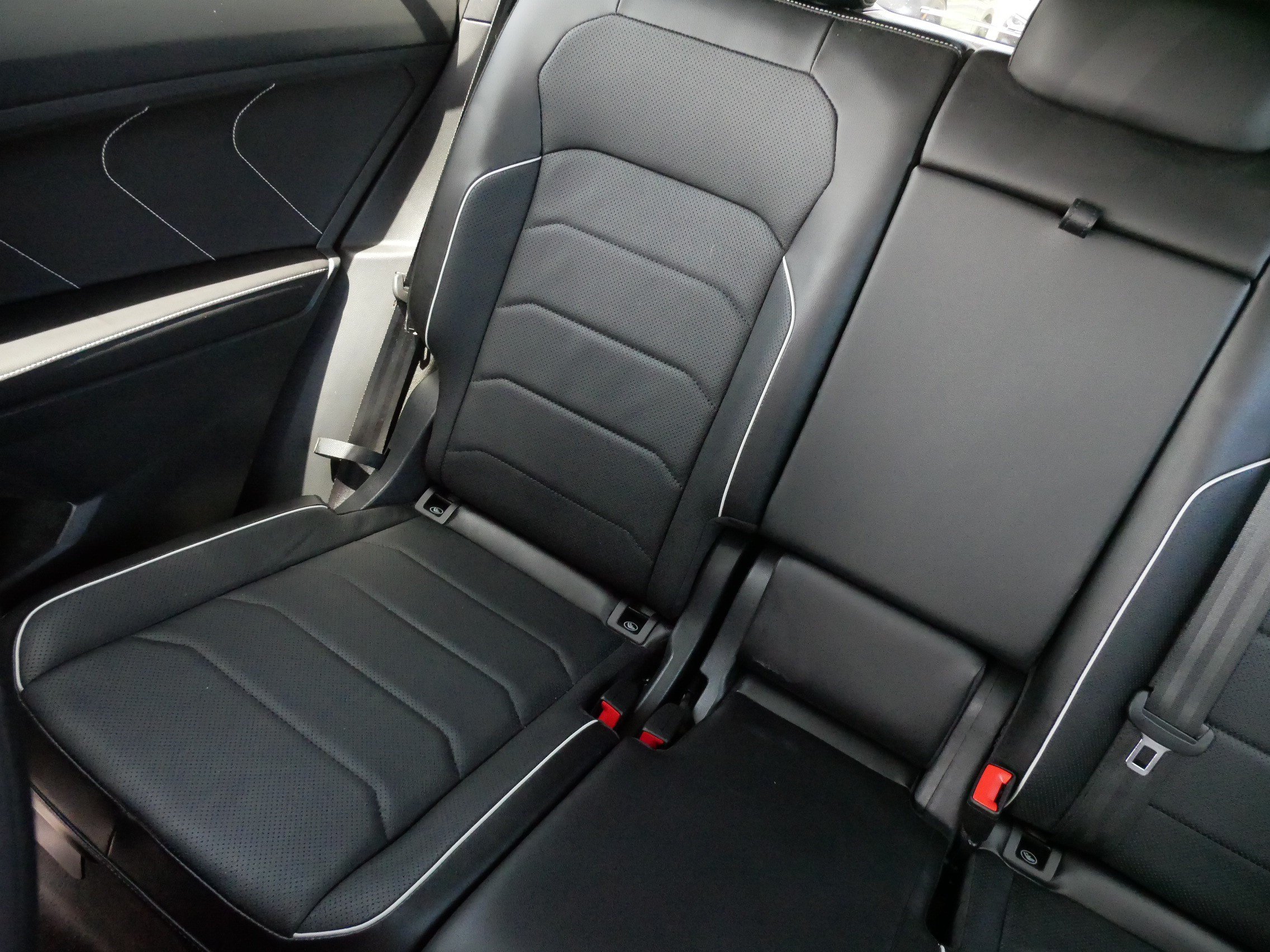 Used 2024 Volkswagen Tiguan SEL R-Line w/ MDO Package, Two-Row AWD/4WD image 12