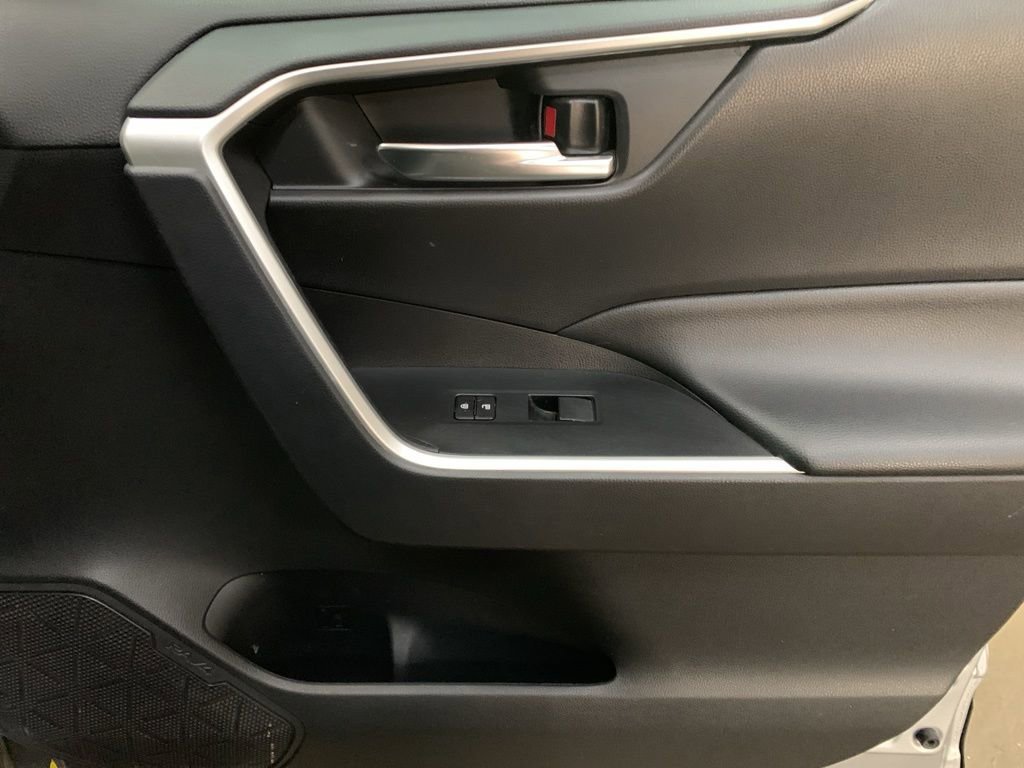 Used 2021 Toyota RAV4 XLE image 19