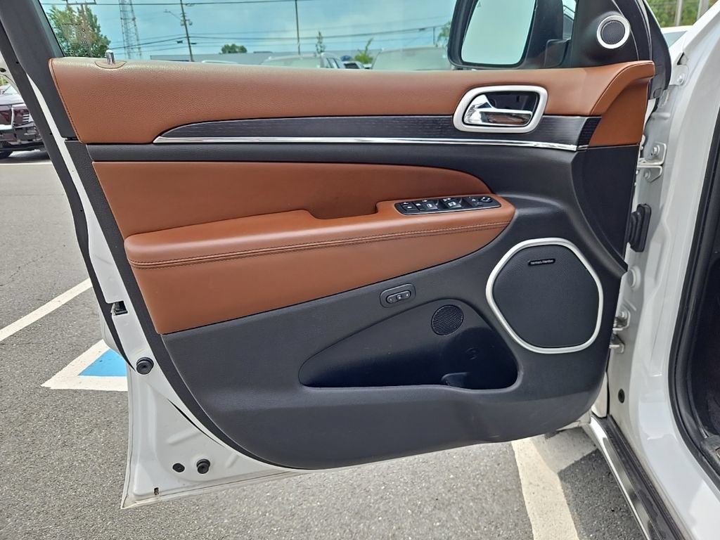 Used 2018 Jeep Grand Cherokee Summit AWD/4WD image 13