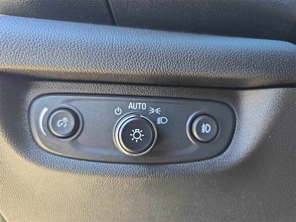 Used 2018 Buick Regal Essence w/ Driver Confidence Package #1 image 29