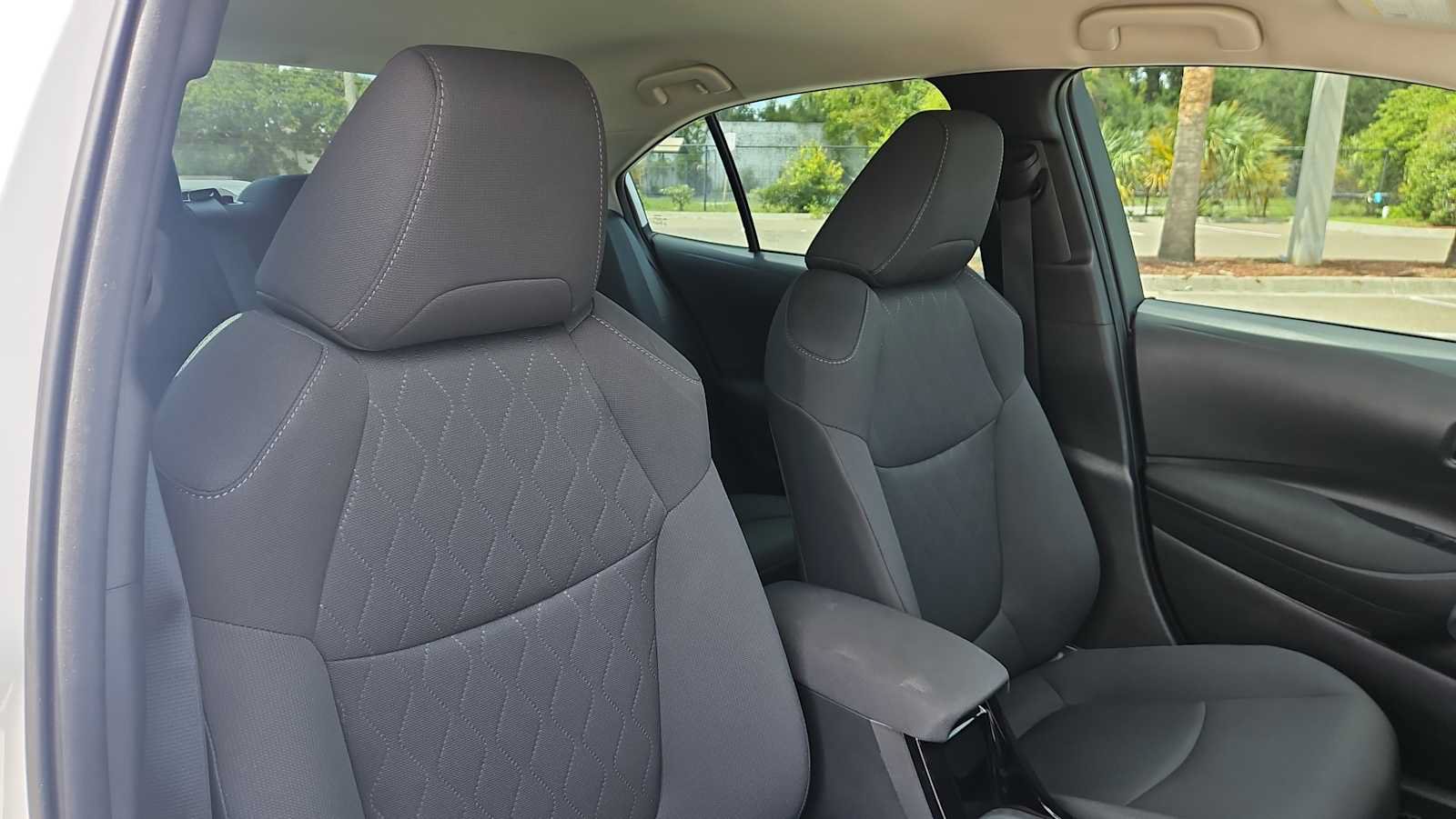 Used 2022 Toyota Corolla LE FWD image 25
