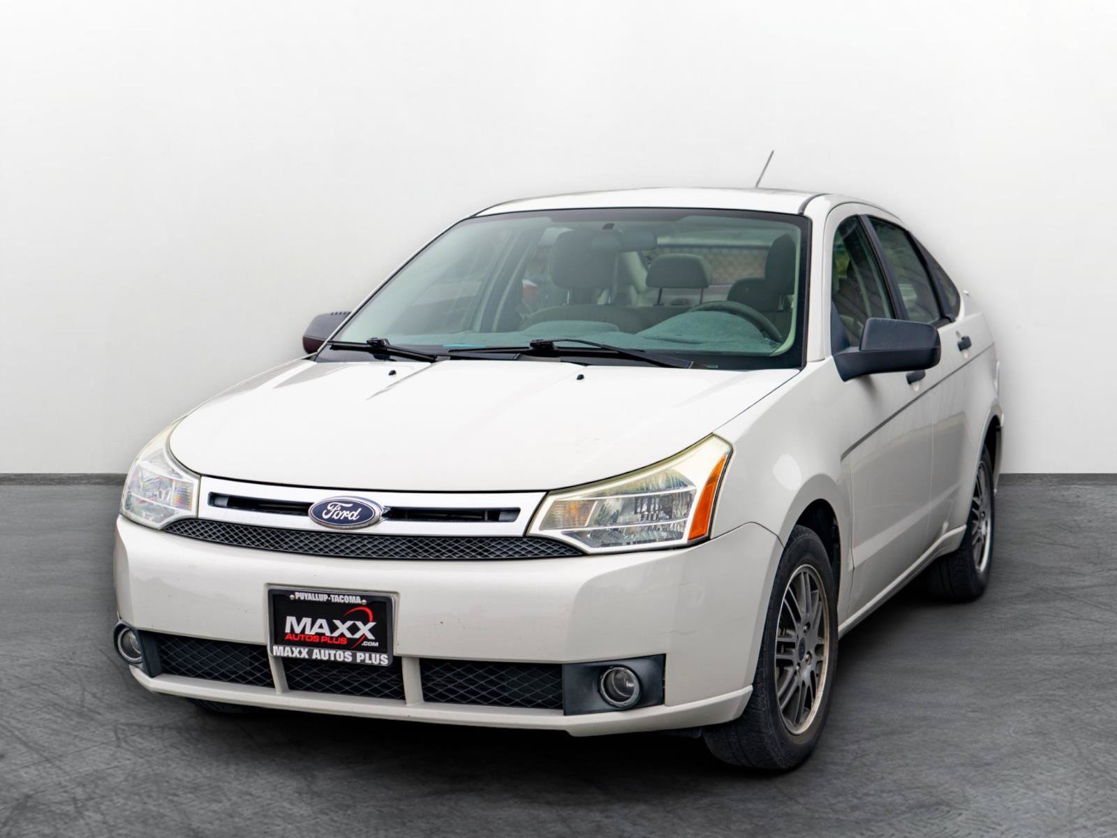 Used 2011 Ford Focus SE w/ Sedan SE Appearance Pkg FWD image 3
