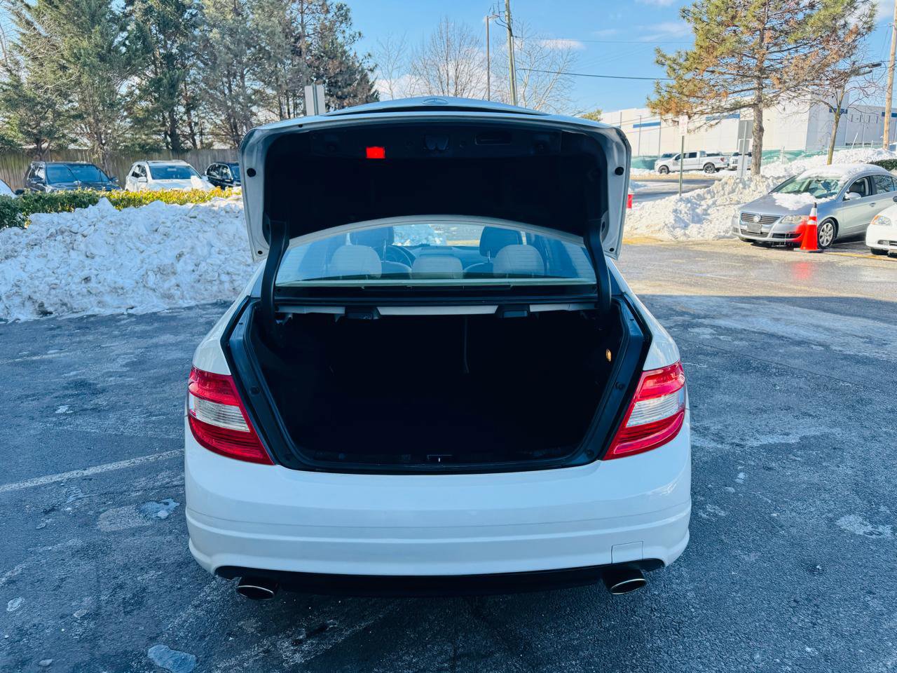 Used 2011 Mercedes-Benz C 300 Luxury image 17