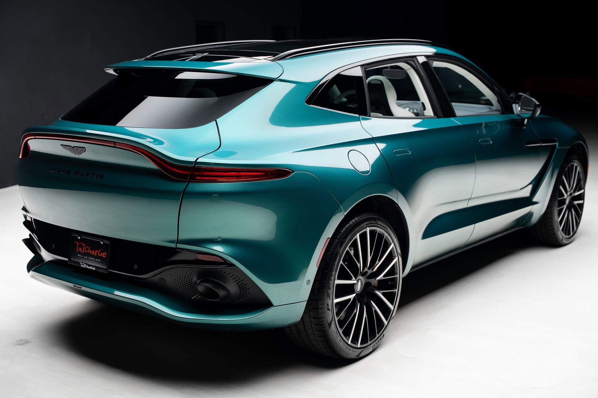 Used 2023 Aston Martin DBX AWD/4WD image 32