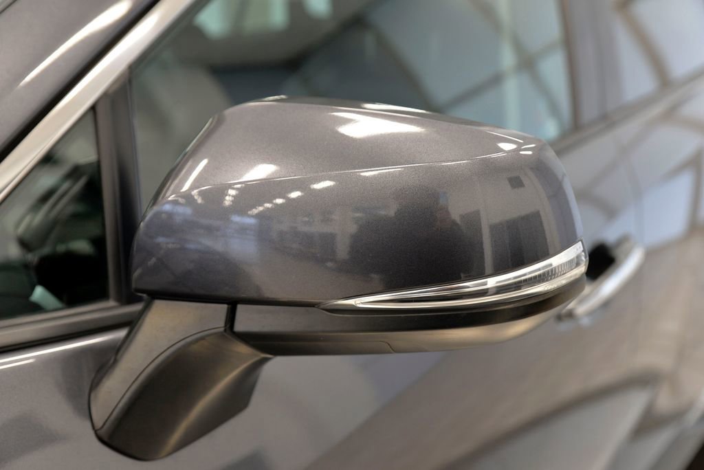 Used 2019 Toyota RAV4 Limited image 14