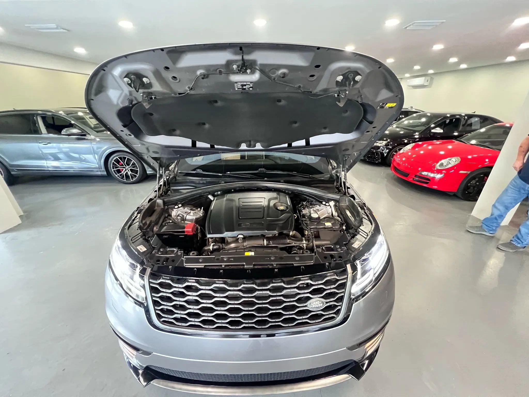 Used 2020 Land Rover Range Rover Velar R-Dynamic S image 37