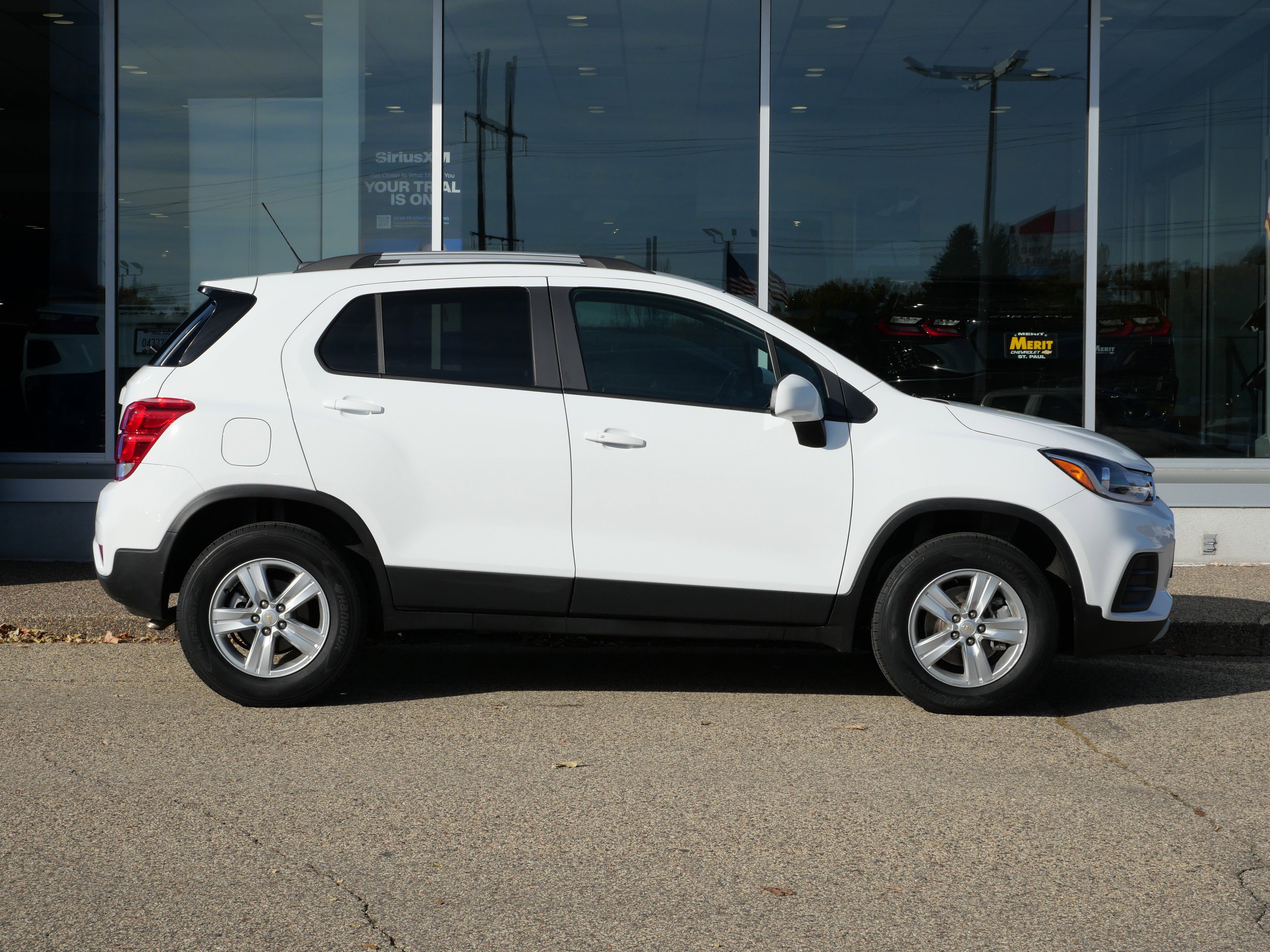 Certified 2022 Chevrolet Trax LT w/ LT Convenience Package image 2