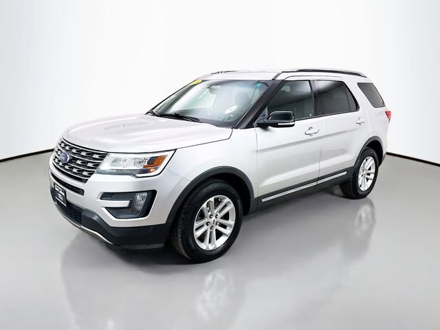 Used 2016 Ford Explorer XLT w/ Equipment Group 201A image 3