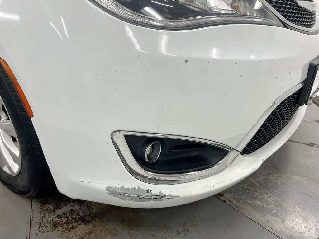 Used 2018 Chrysler Pacifica Touring-L FWD image 30
