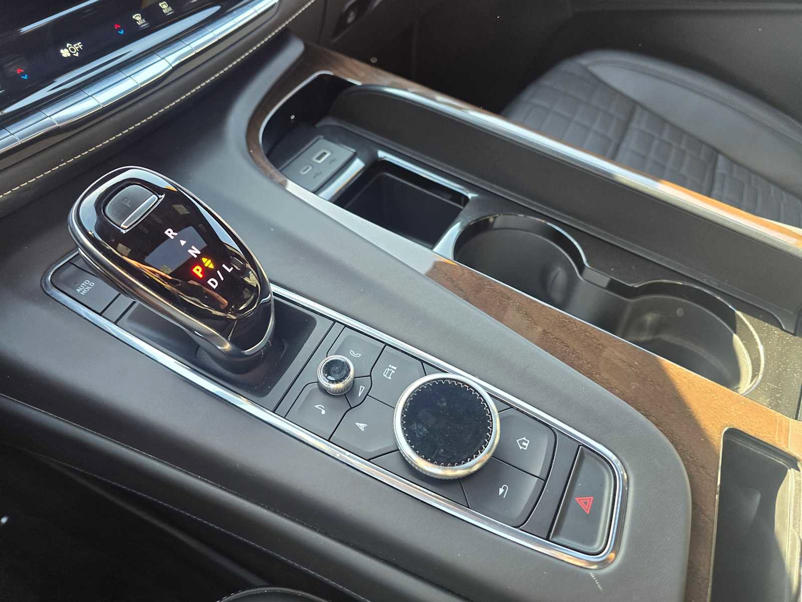 Used 2024 Cadillac Escalade ESV Premium Luxury Platinum image 32