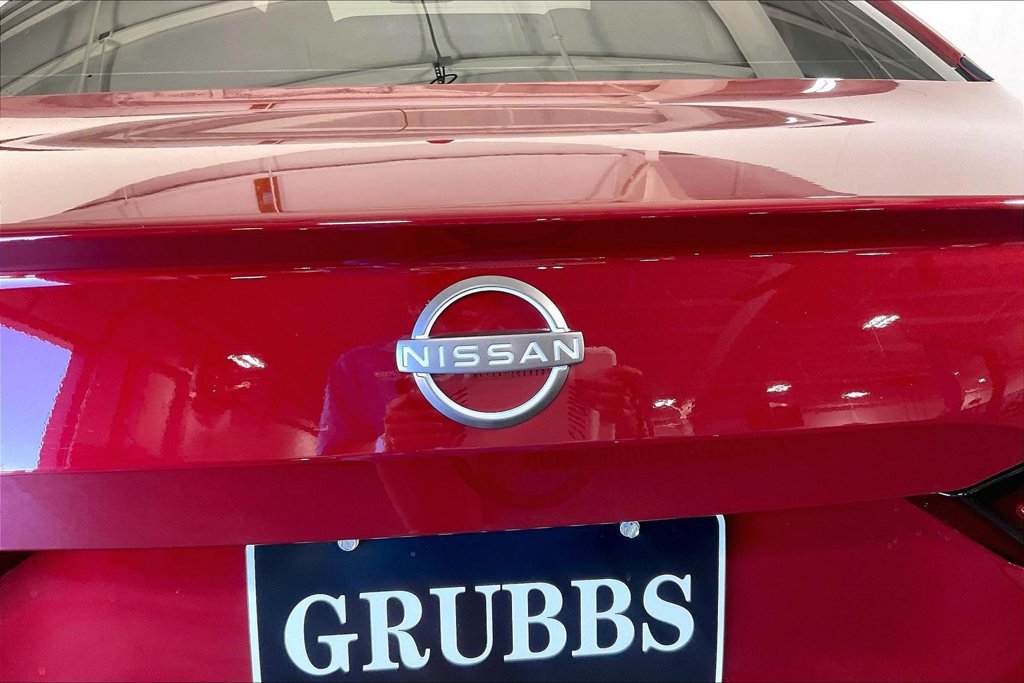 Used 2025 Nissan Altima 2.5 SV FWD image 39