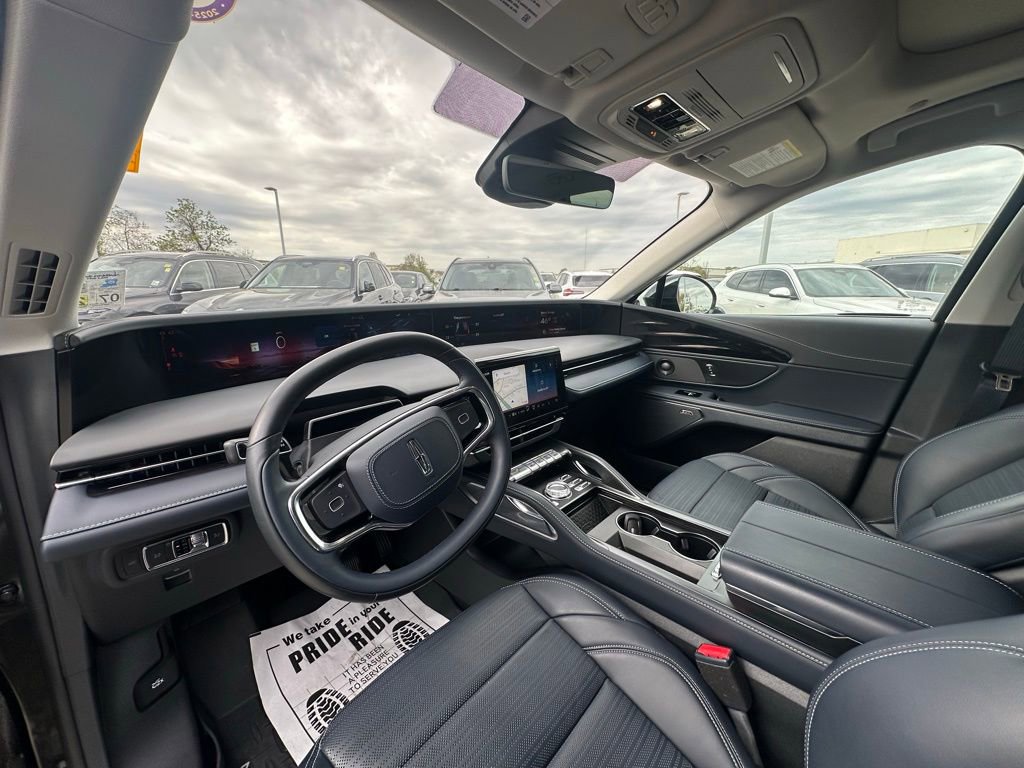 Used 2025 Lincoln Nautilus Reserve image 10