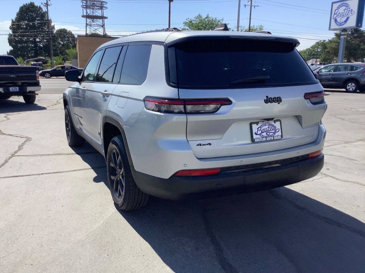 Used 2025 Jeep Grand Cherokee L Laredo AWD/4WD image 18