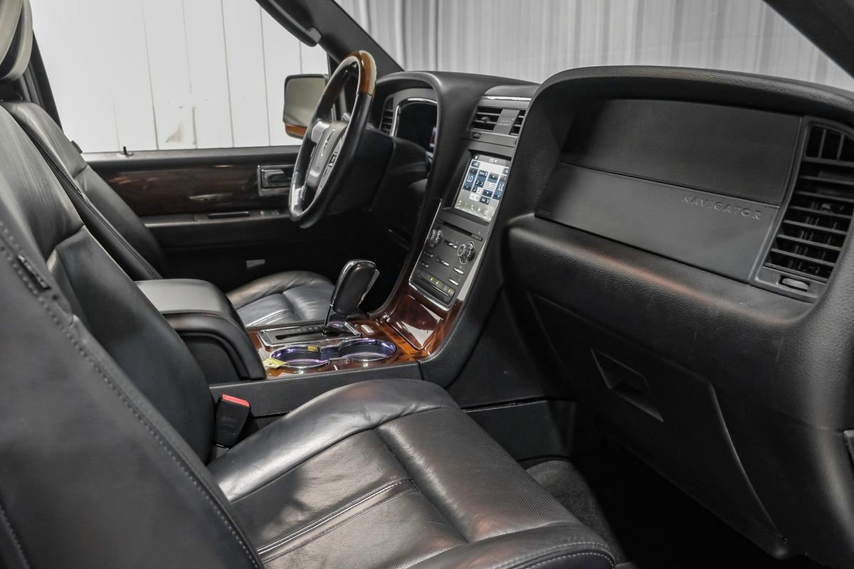 Used 2016 Lincoln Navigator Select image 8