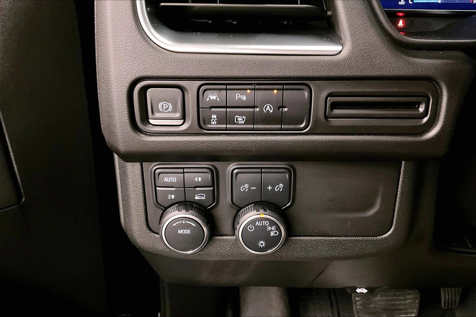 Used 2024 Chevrolet Tahoe RST w/ Luxury Package AWD/4WD image 41