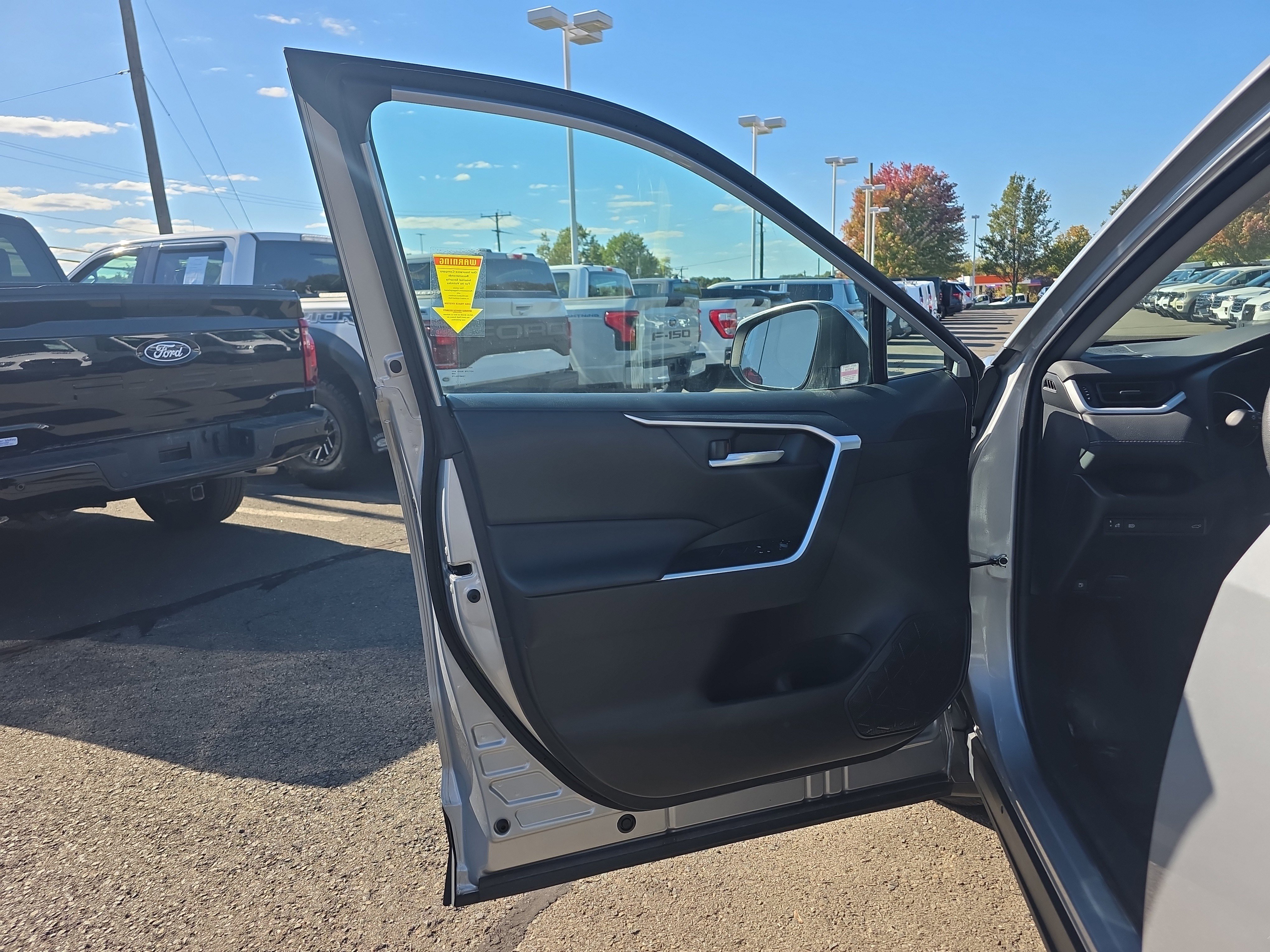 Used 2021 Toyota RAV4 XLE w/ Convenience Package image 26