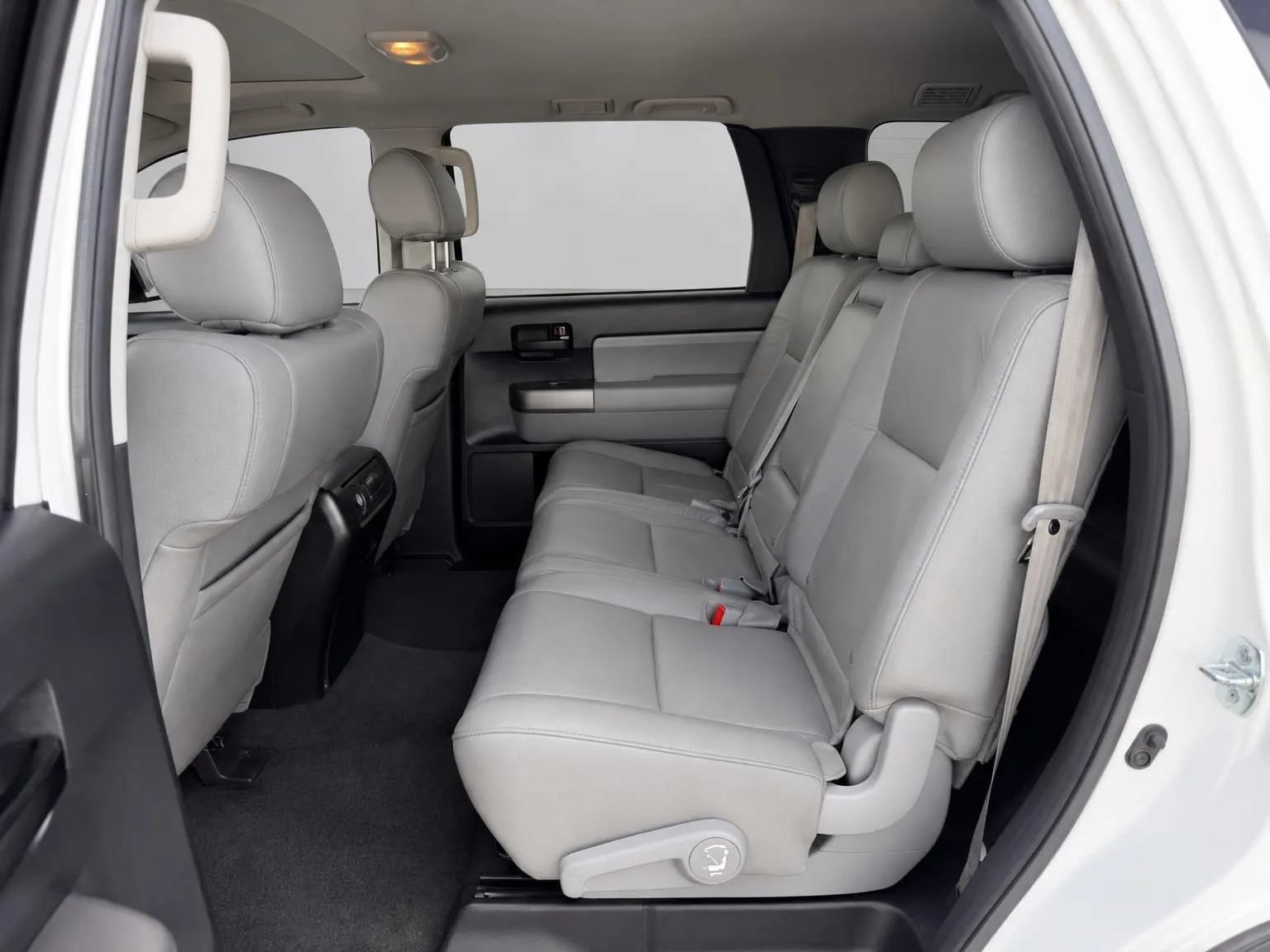 Used 2016 Toyota Sequoia SR5 w/ Premium Package AWD/4WD image 19