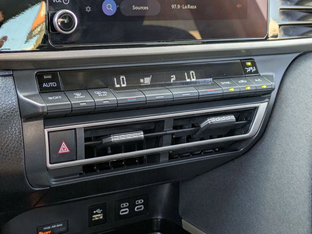 Used 2025 Toyota Camry LE FWD image 17