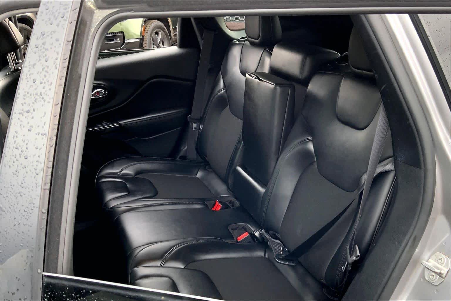 Used 2020 Jeep Cherokee Latitude Plus image 20