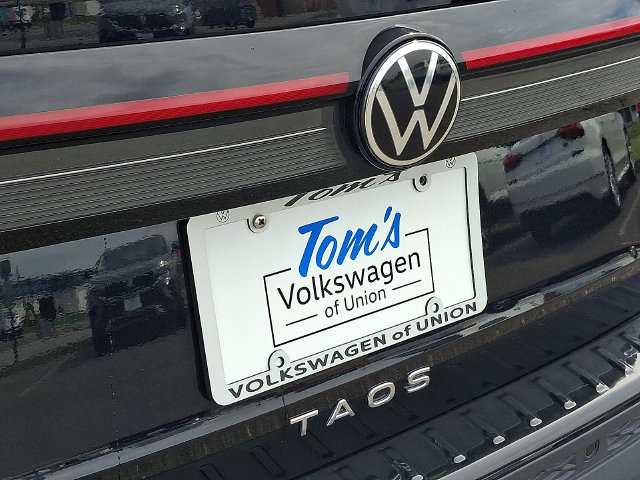 Used 2025 Volkswagen Taos SE w/ Panoramic Sunroof Package AWD/4WD image 29