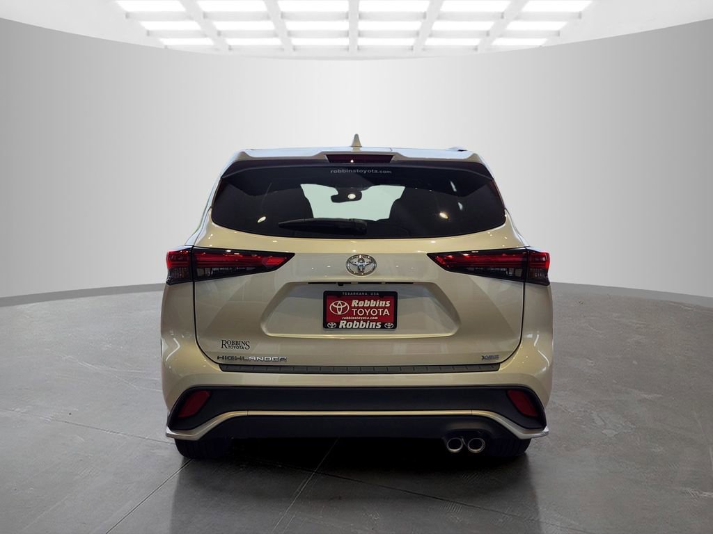 Used 2023 Toyota Highlander XSE FWD image 6