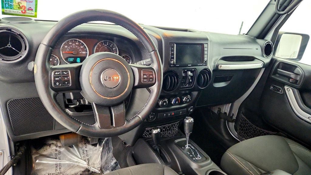 Used 2015 Jeep Wrangler Unlimited Sahara w/ Connectivity Group AWD/4WD image 12