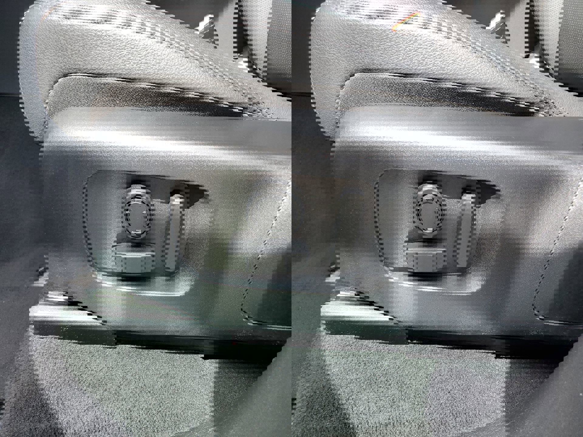 Used 2025 Land Rover Range Rover Velar Dynamic SE image 70