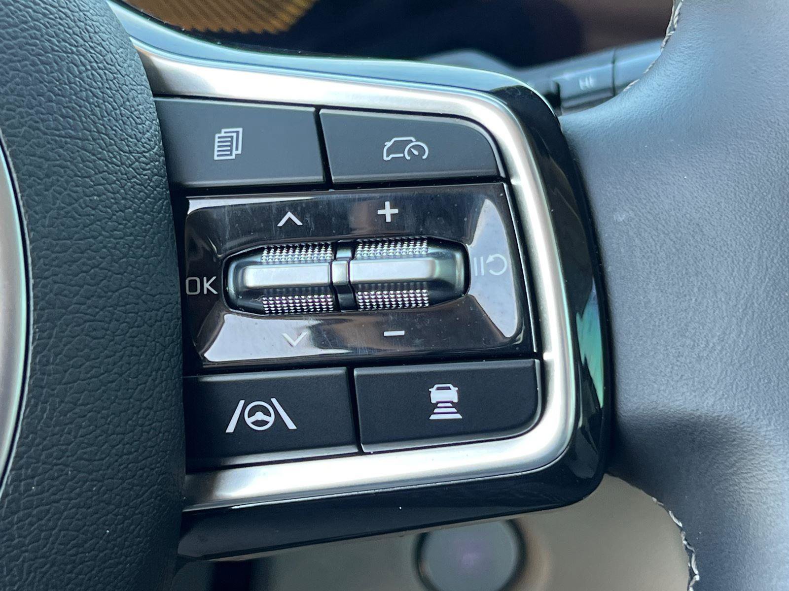 Used 2025 Kia Sorento S w/ Panoramic Sunroof Package image 25