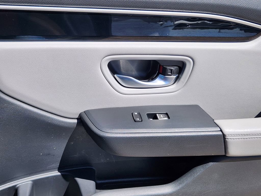 Used 2024 Honda Pilot Touring image 11