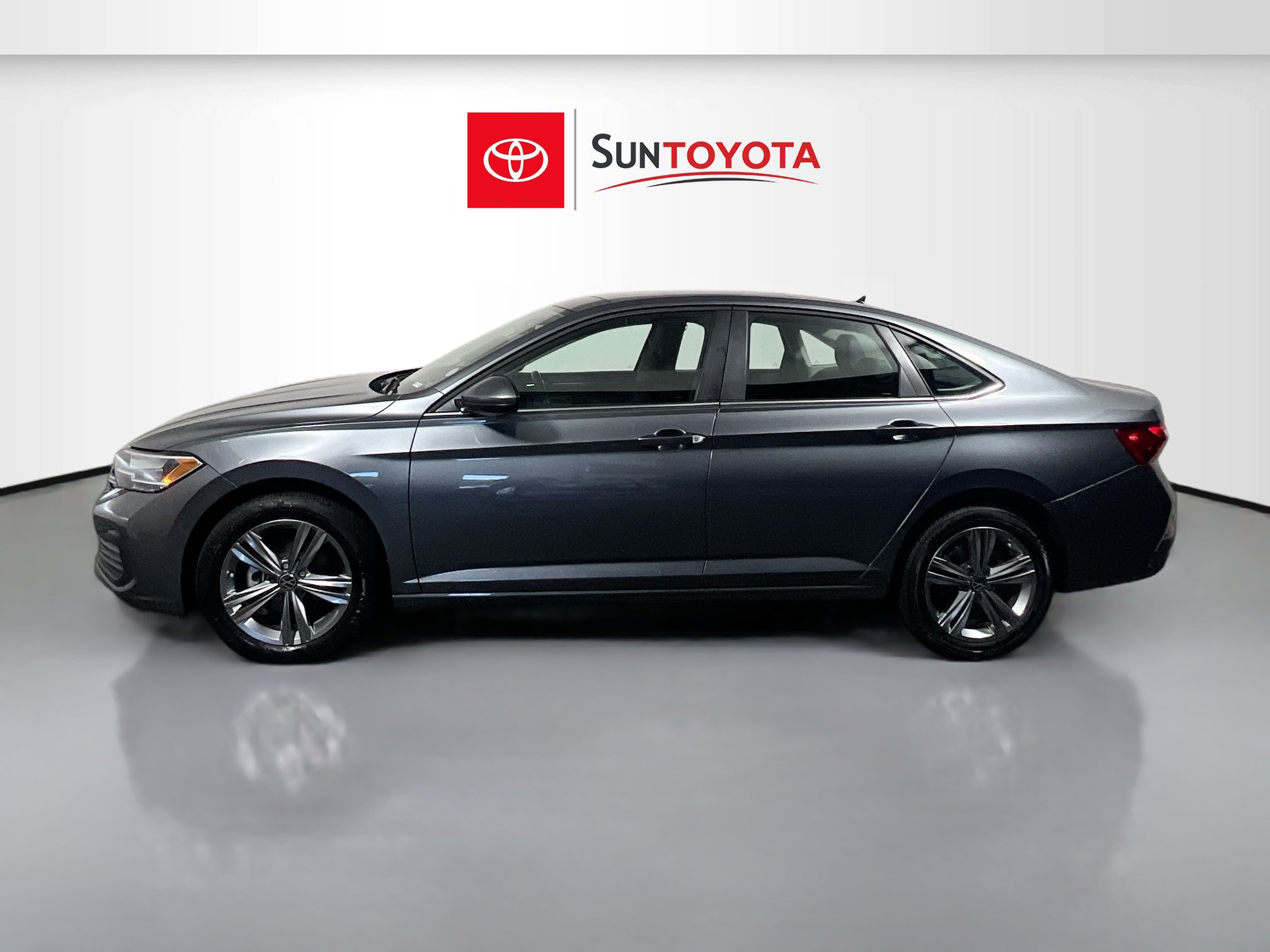 Used 2023 Volkswagen Jetta SE FWD image 7