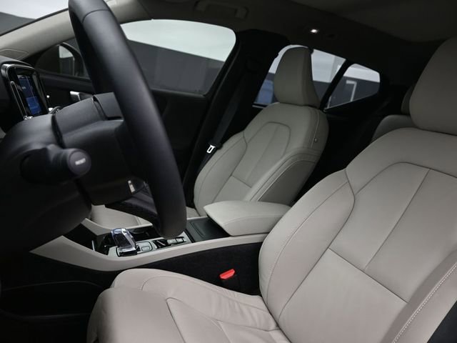 Used 2023 Volvo XC40 B5 Plus w/ Protection Package Premier image 9