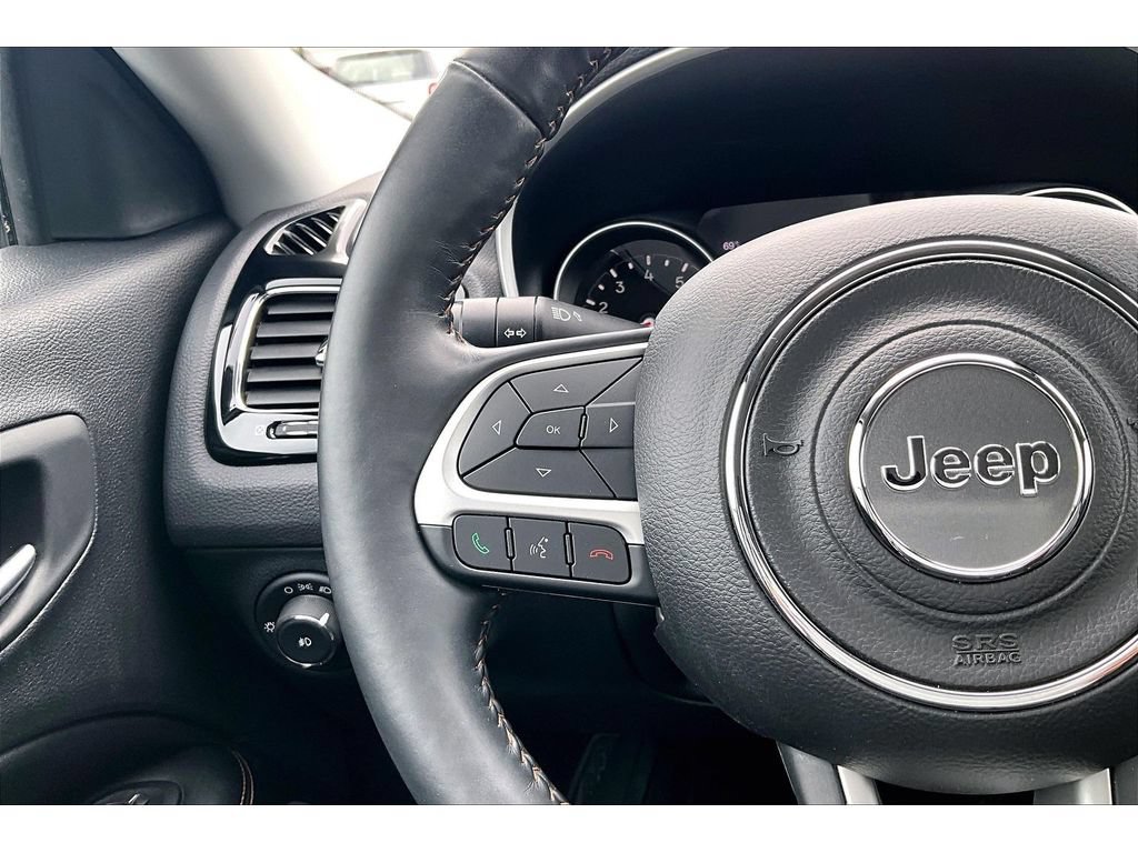 Used 2018 Jeep Compass Limited w/ Navigation Group AWD/4WD image 10