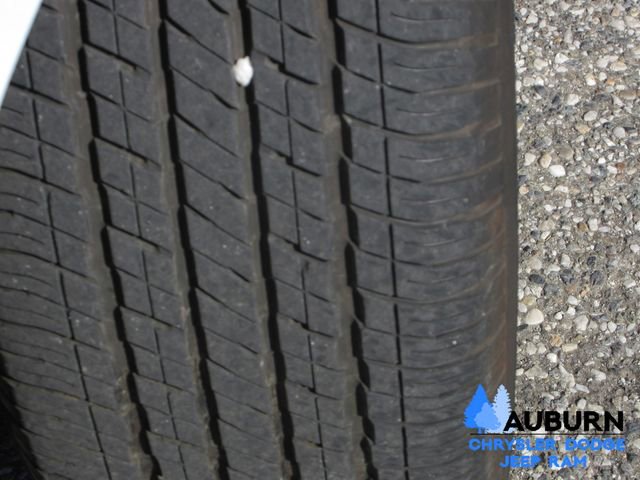 Used 2022 Chrysler Pacifica Touring-L image 4