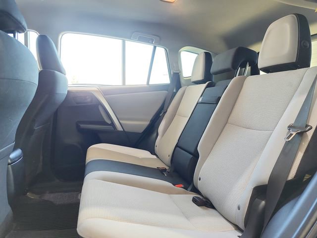 Used 2018 Toyota RAV4 LE AWD/4WD image 18