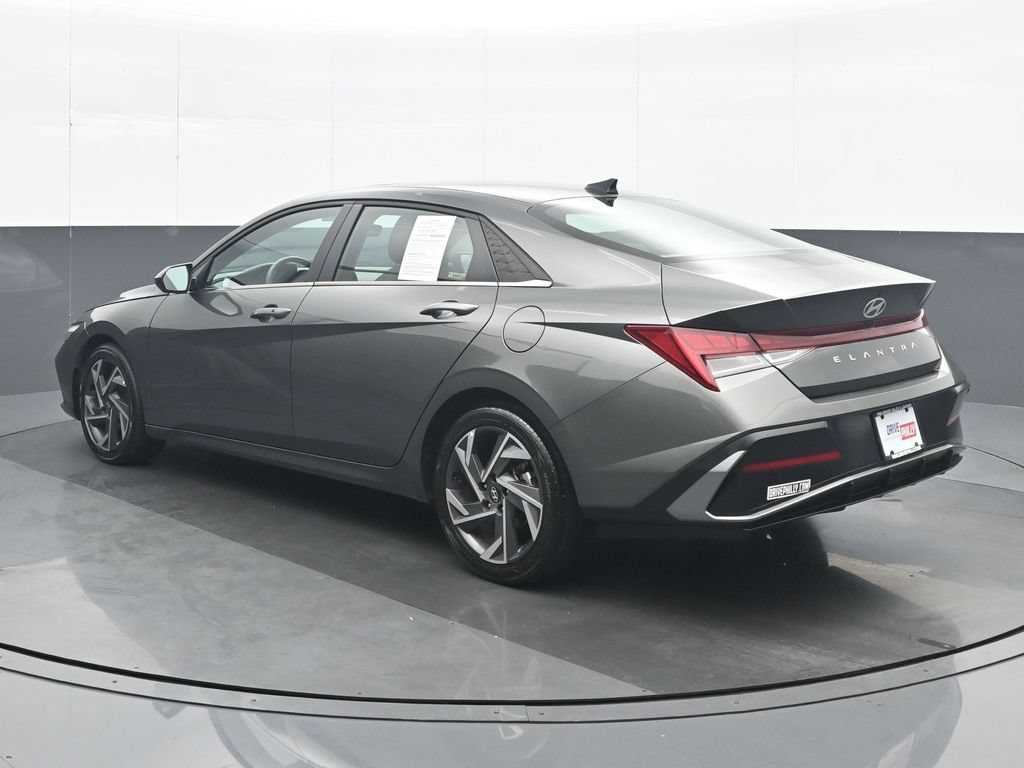 Used 2025 Hyundai Elantra SEL FWD image 4