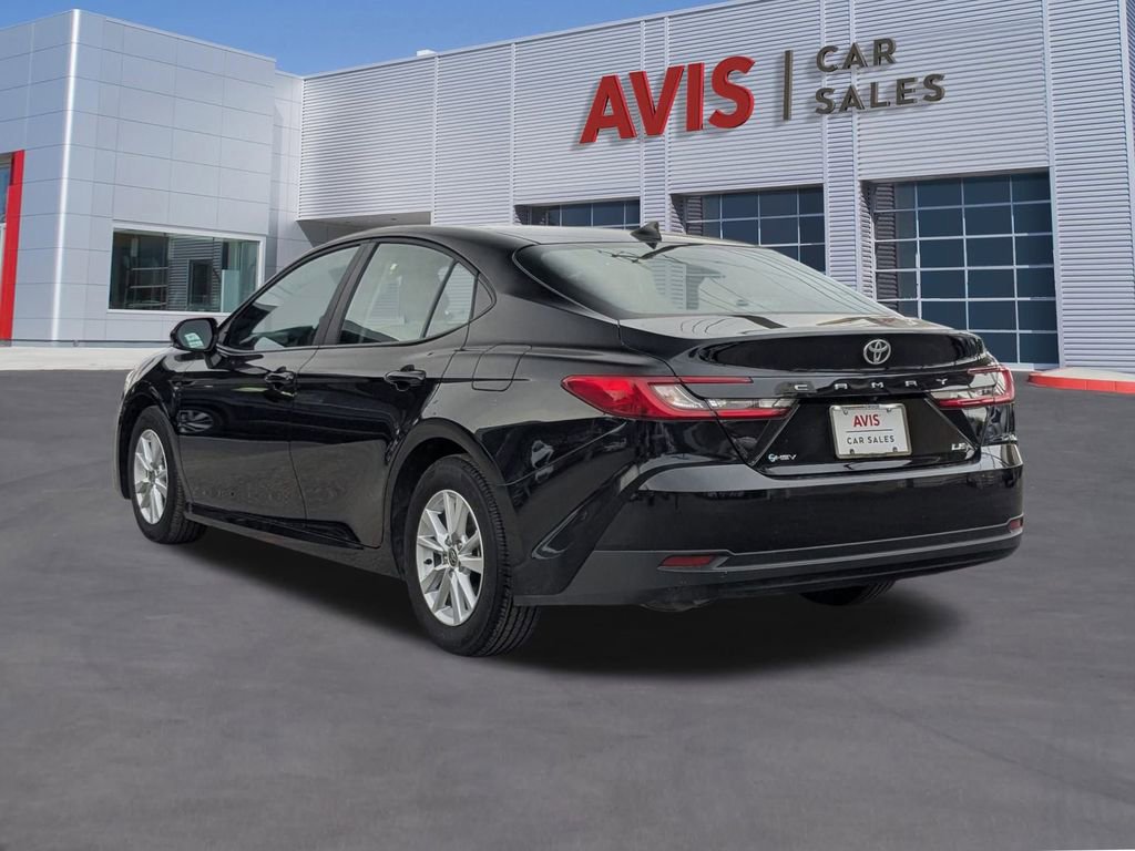 Used 2025 Toyota Camry LE image 3
