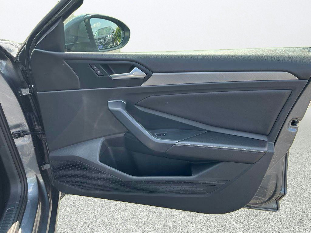 Used 2024 Volkswagen Jetta SE FWD image 11