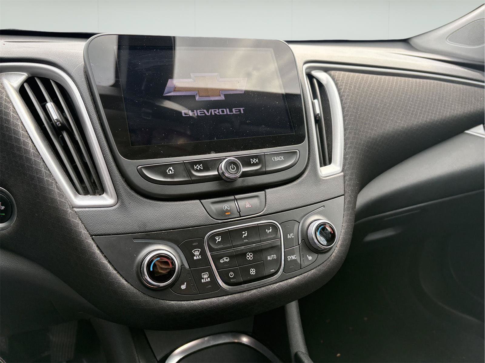Used 2022 Chevrolet Malibu LT FWD image 9