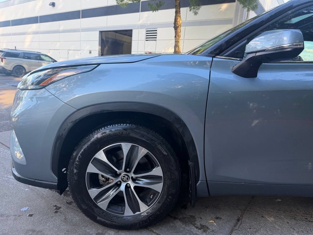 Used 2023 Toyota Highlander XLE FWD image 8