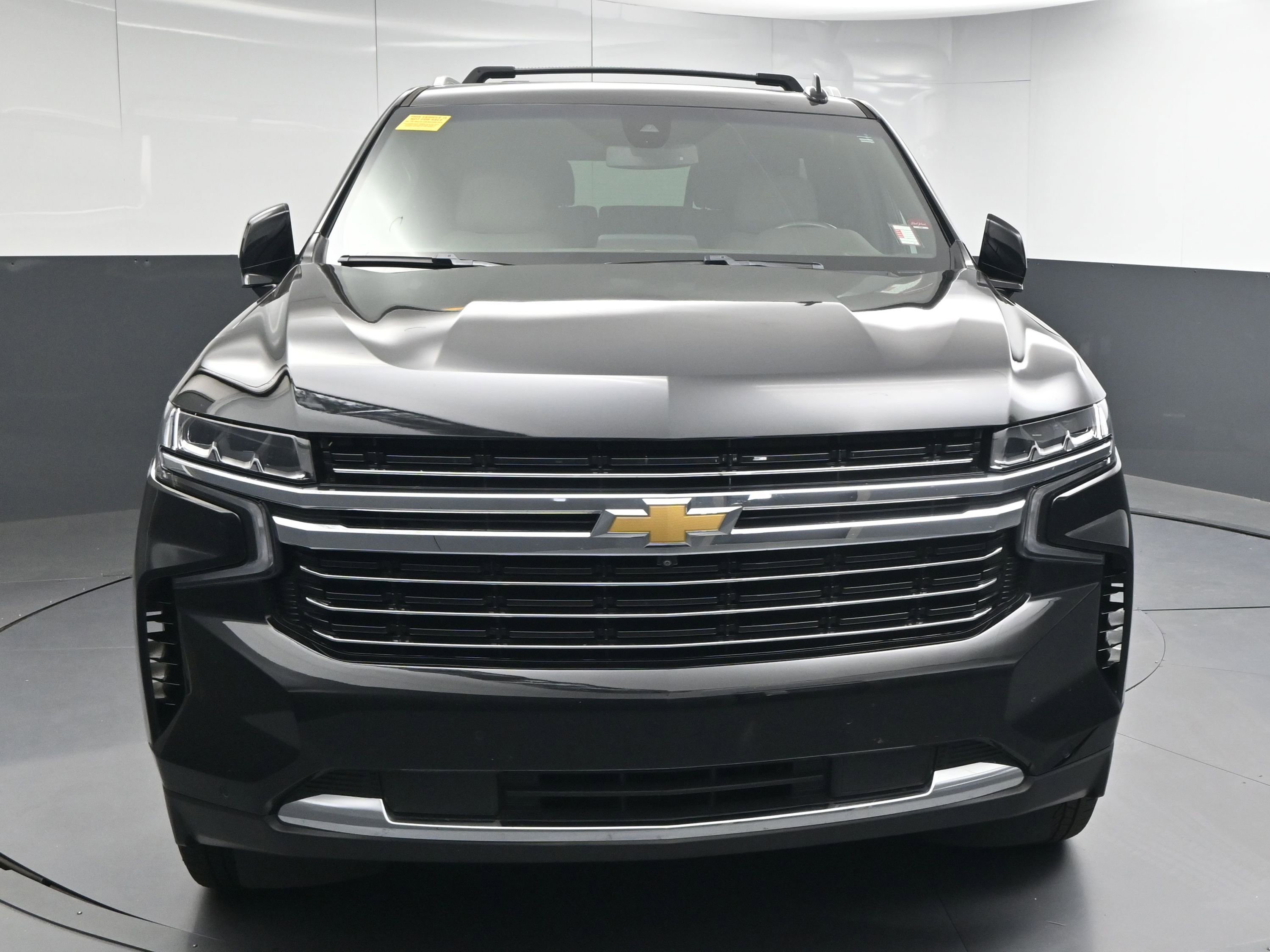 Used 2022 Chevrolet Suburban LT w/ LT Signature Package image 2