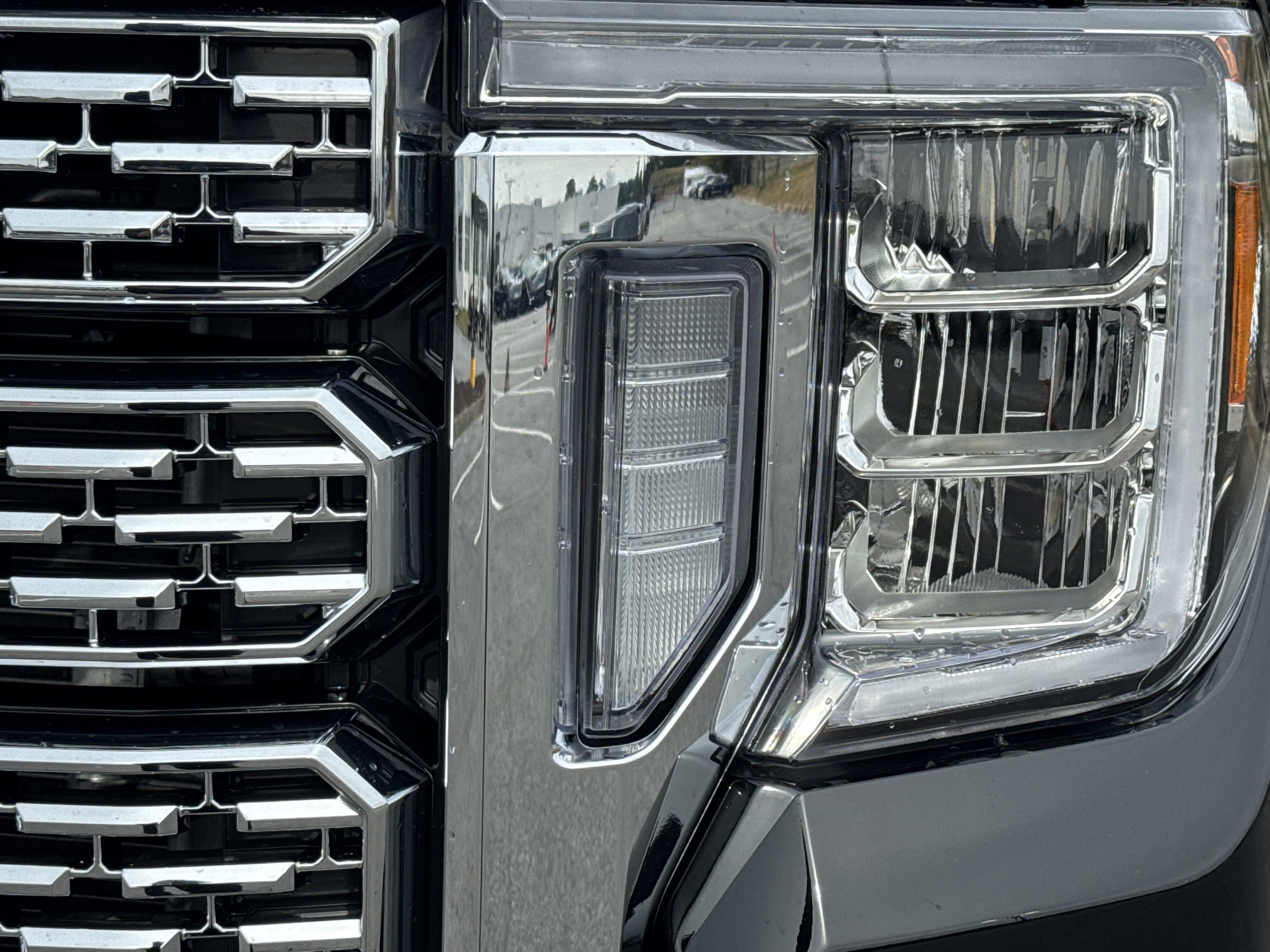 Used 2023 GMC Sierra 3500 Denali w/ Denali Ultimate Package image 6