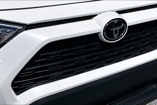 Used 2021 Toyota RAV4 XLE Premium AWD/4WD image 36