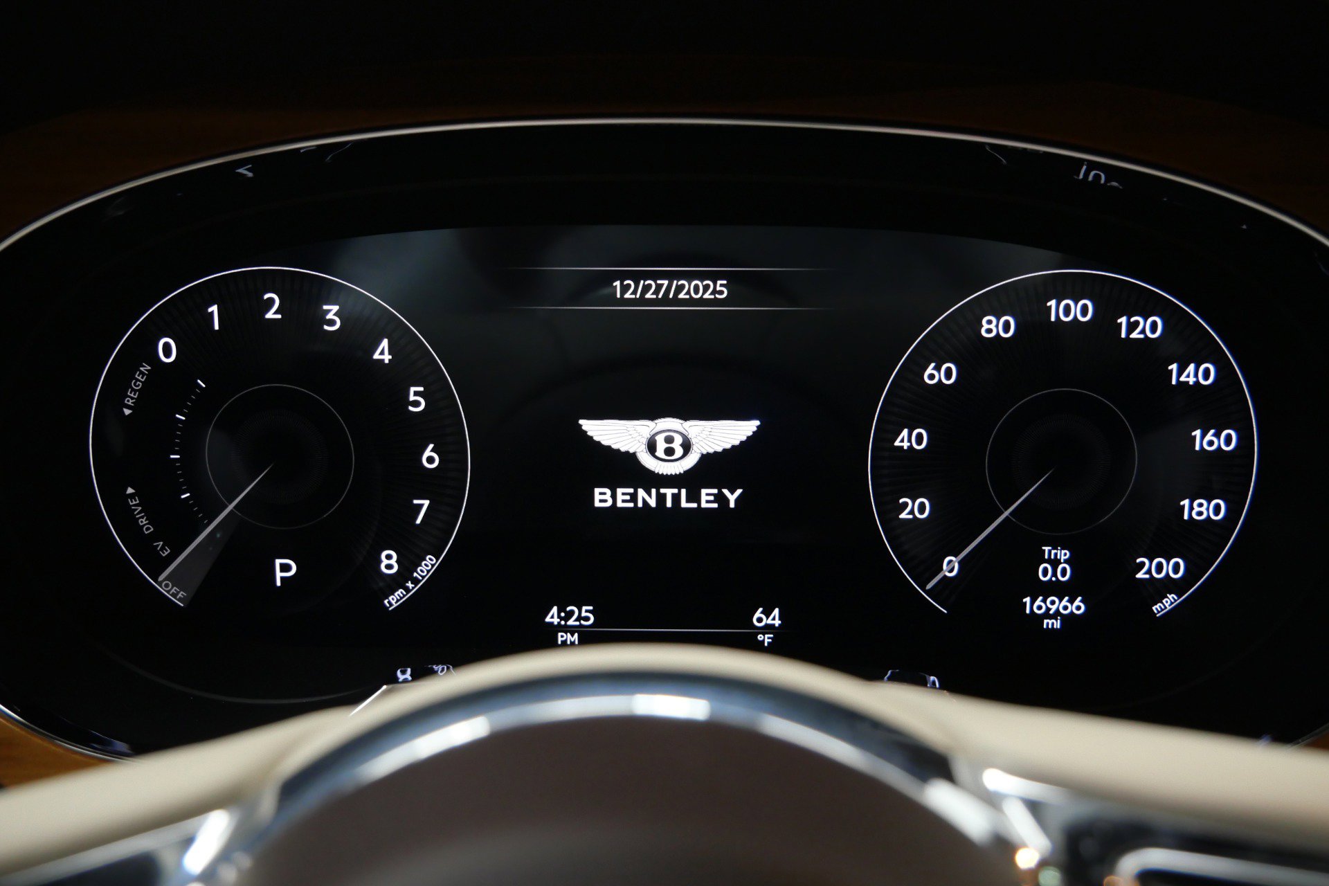 Used 2021 Bentley Bentayga Plug-In Hybrid image 21