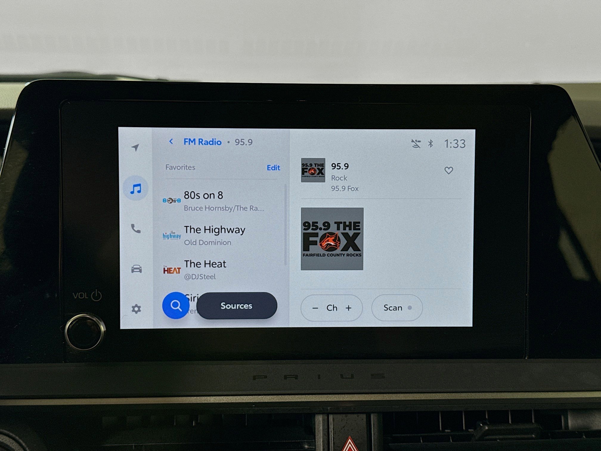 Used 2025 Toyota Prius LE image 14