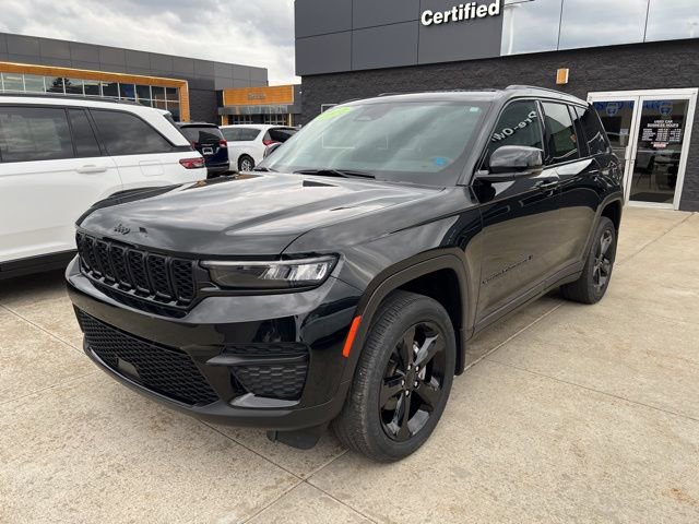 Certified 2024 Jeep Grand Cherokee Altitude AWD/4WD image 3