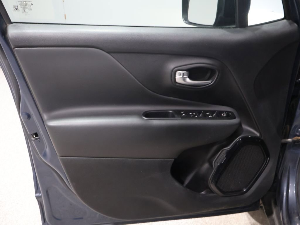 Used 2022 Jeep Renegade Altitude image 13