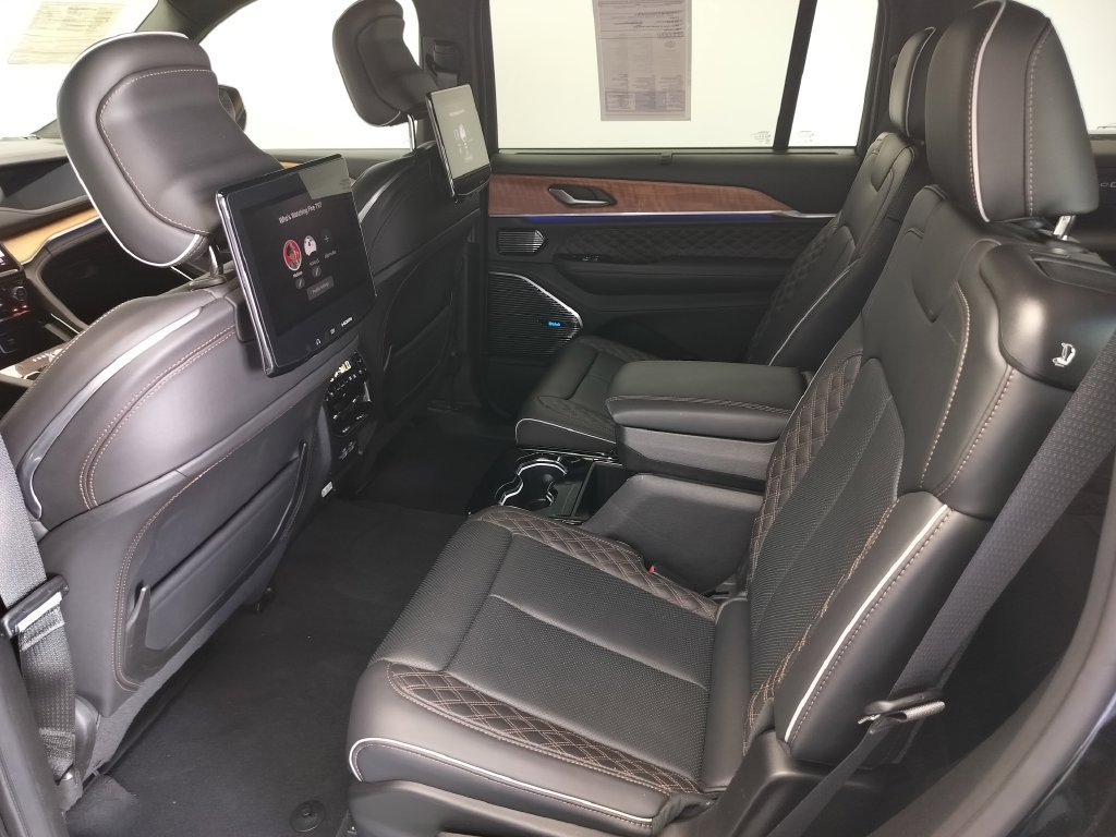 Used 2024 Jeep Grand Cherokee L Summit AWD/4WD image 23